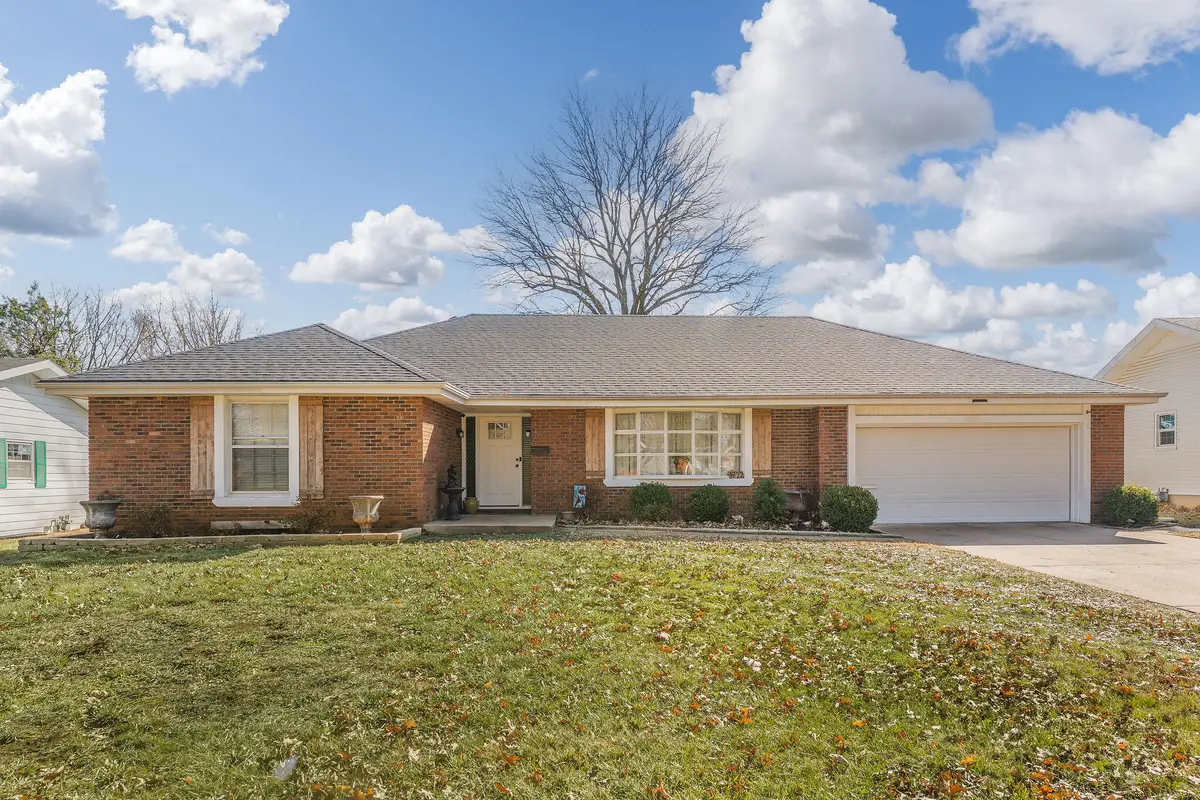 1922 E Meadow Drive, Springfield, MO 65804 - #1