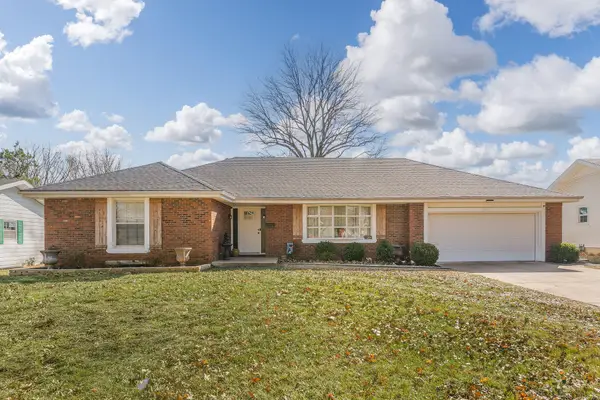 1922 E Meadow Drive, Springfield, MO 65804