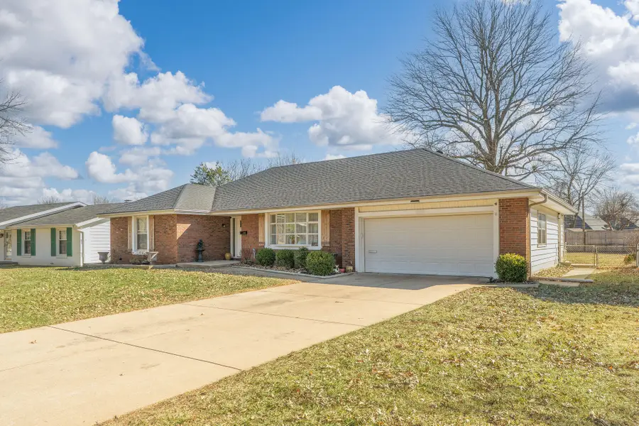 1922 E Meadow Drive, Springfield, MO 65804 - #3