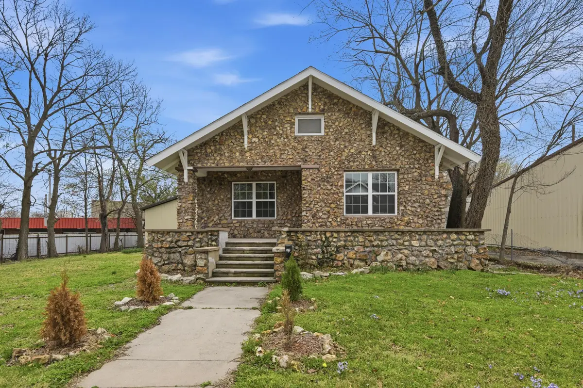 315 W Coler Street, Neosho, MO 64850 - #1