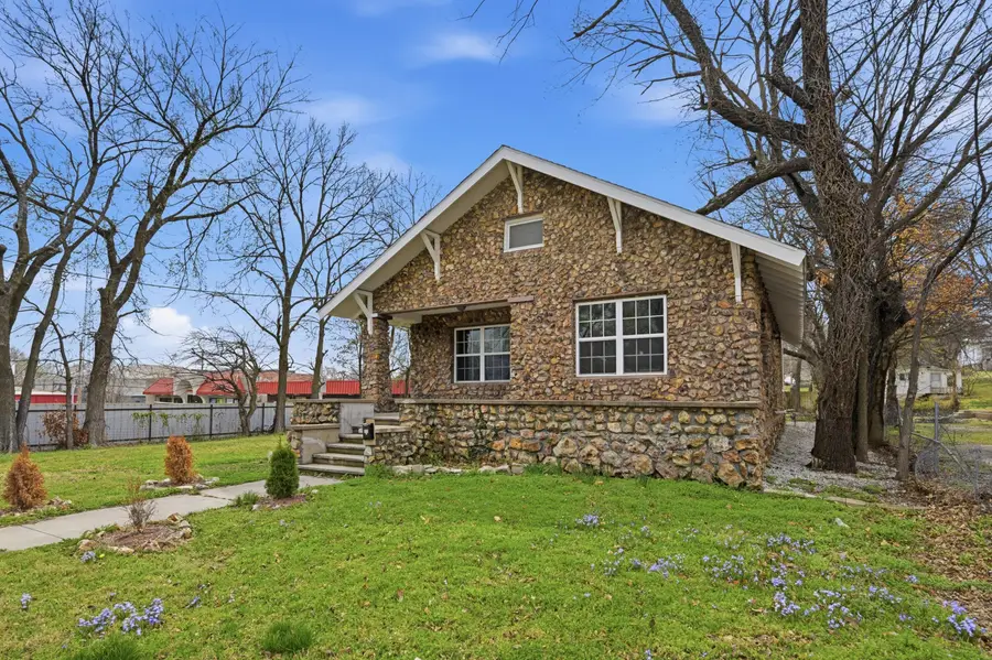 315 W Coler Street, Neosho, MO 64850 - #3