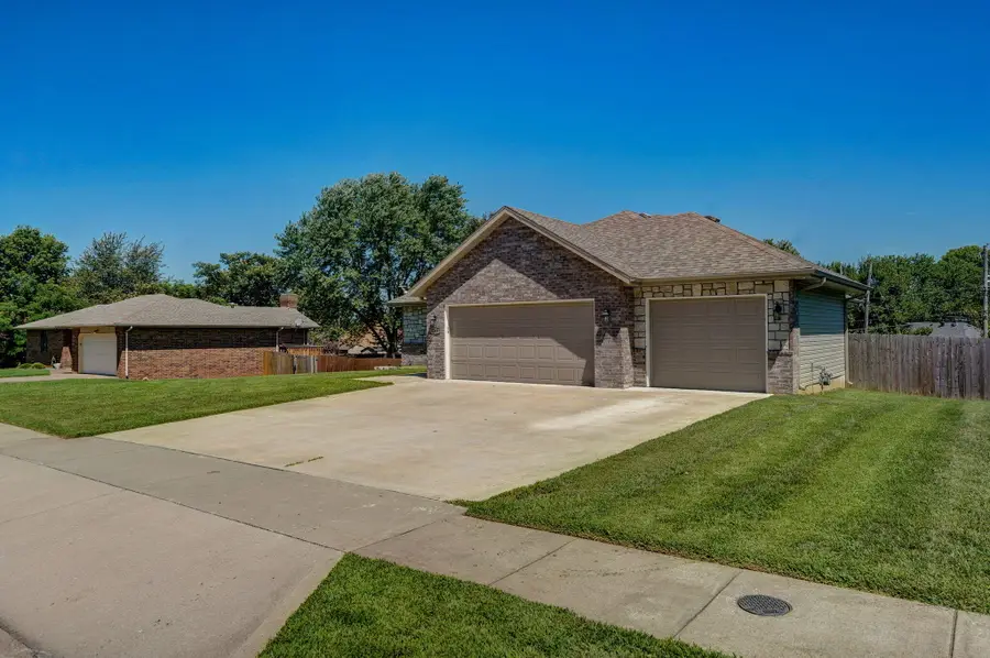 1349 E Stoneridge Street, Springfield, MO 65803 - #2