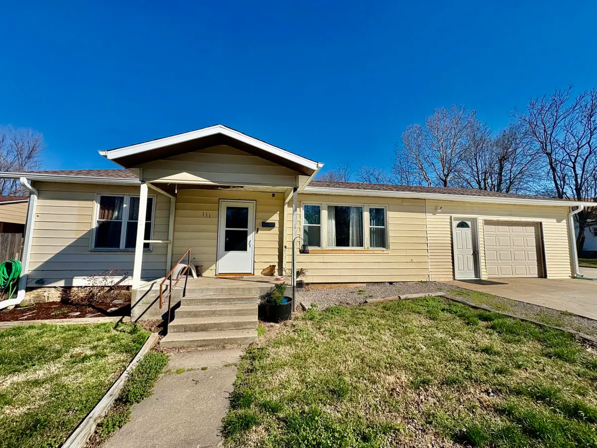 111 W Lee Street, Aurora, MO 65605 - #1