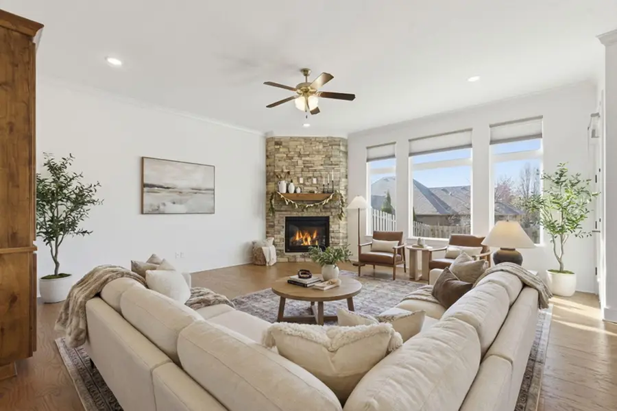 2390 E Cardinal Street, Springfield, MO 65804 - #2