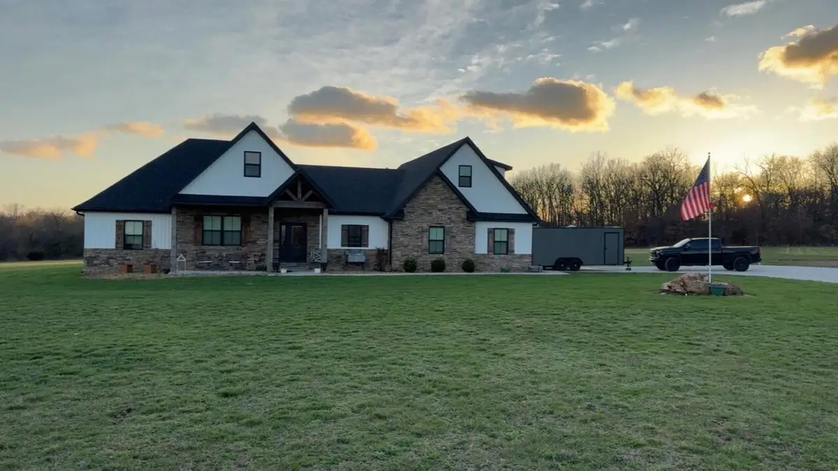 1060 E 431st Road, Bolivar, MO 65613 - #1