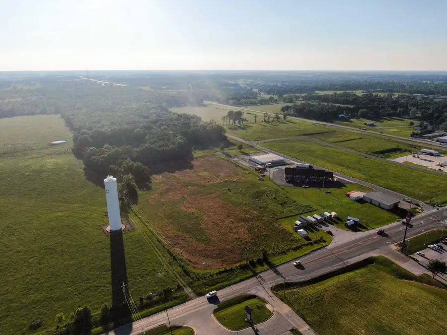 000 S State Highway 39, Aurora, MO 65605 - #2