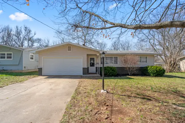 1305 S Prince Lane, Springfield, MO 65804