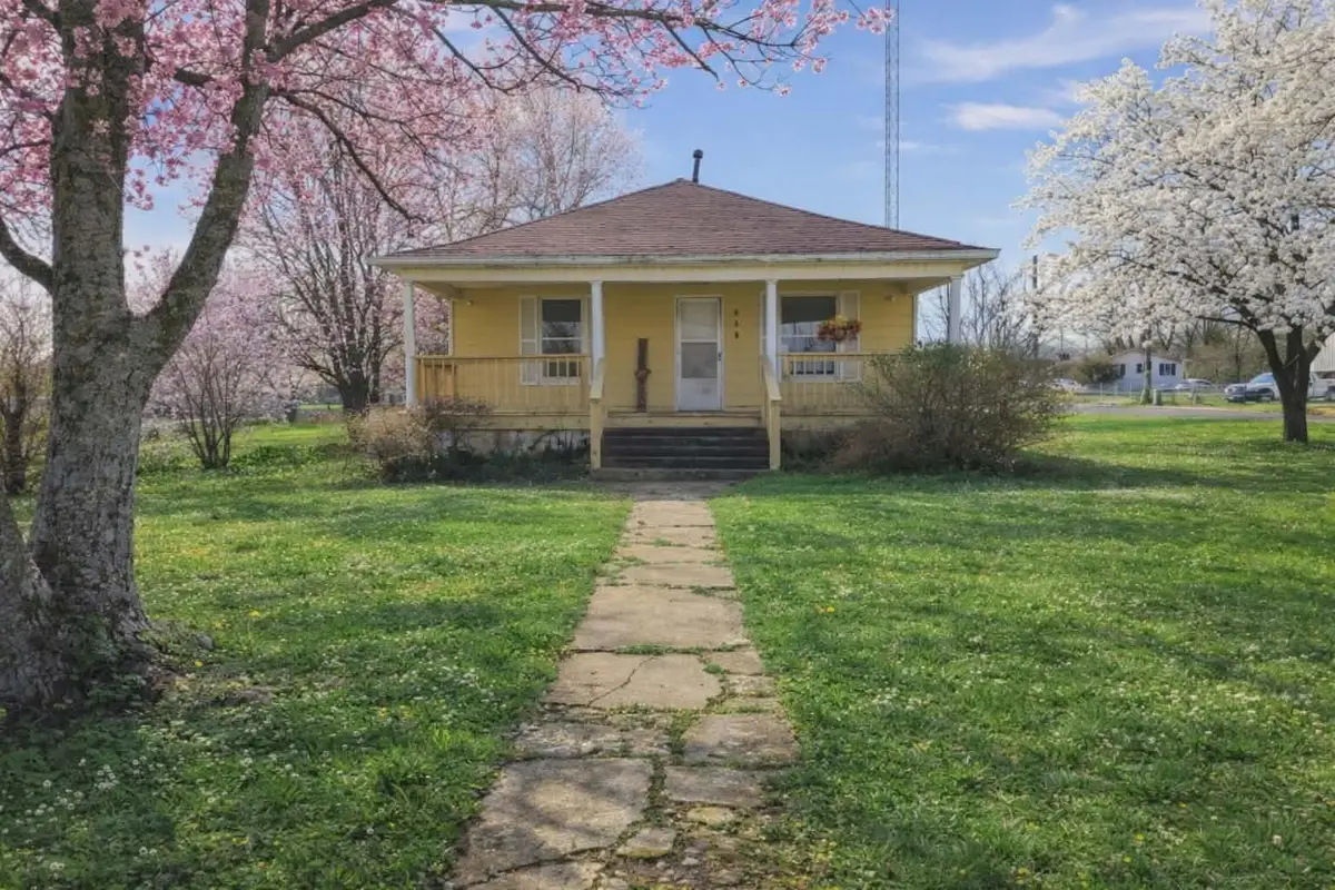 300 E Clouse Street, Mountain Grove, MO 65711 - #1