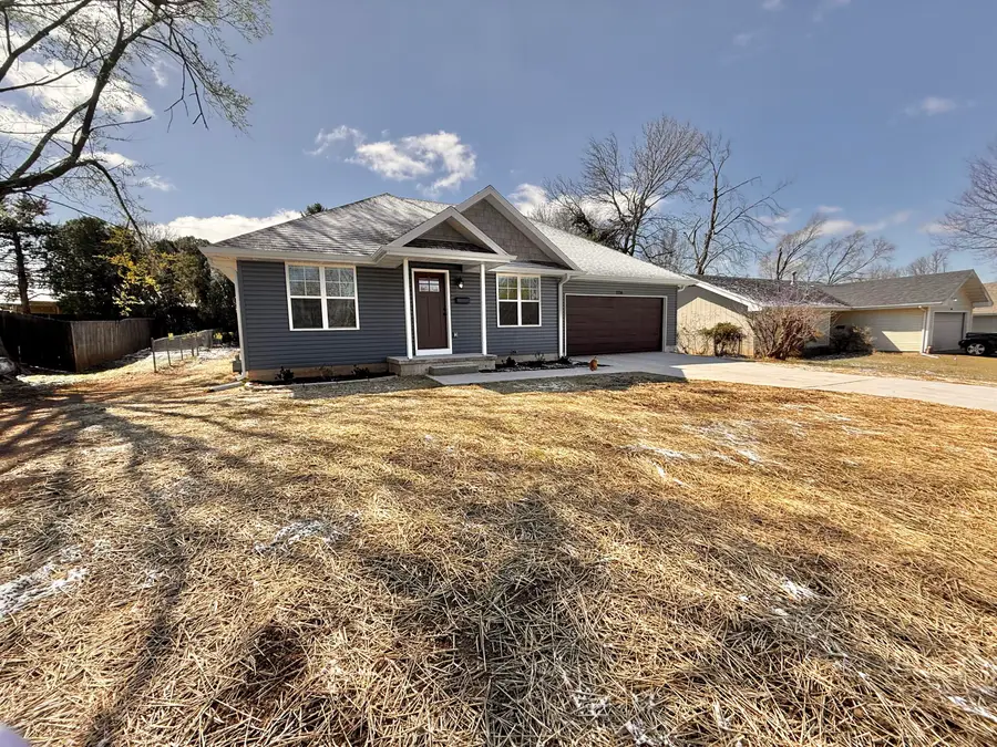 1116 W Broadmoor Street, Springfield, MO 65807 - #2
