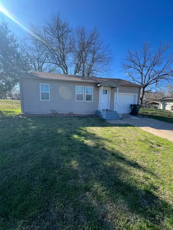 905 S Griffith Avenue, Aurora, MO 65605