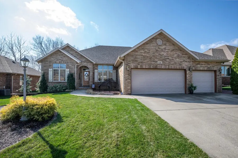 3728 W Broadmoor Street, Springfield, MO 65807 - #2