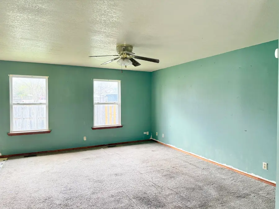 516 E Springfield Street, Aurora, MO 65605 - #2