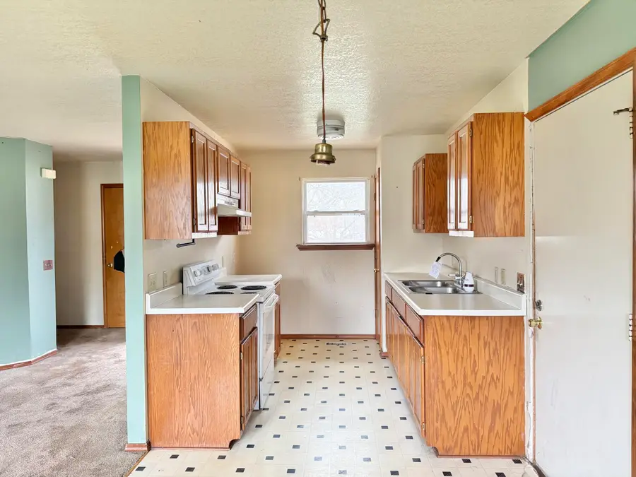 516 E Springfield Street, Aurora, MO 65605 - #3