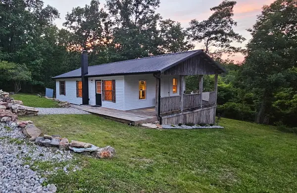 11498 Weatherman Drive, Mountain Grove, MO 65711