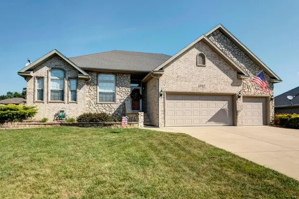 1067 E Daisy Falls Drive, Nixa, MO 65714