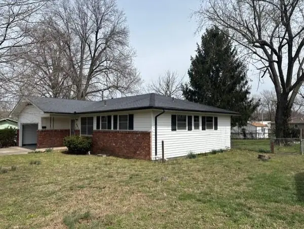 901 Flower Box Lane, Neosho, MO 64850