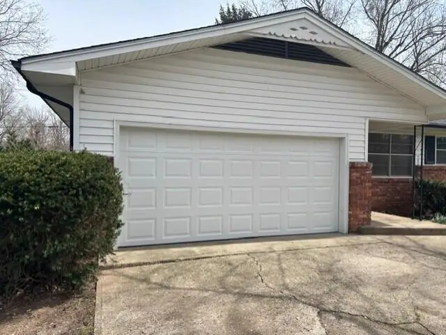 901 Flower Box Lane, Neosho, MO 64850 - #3