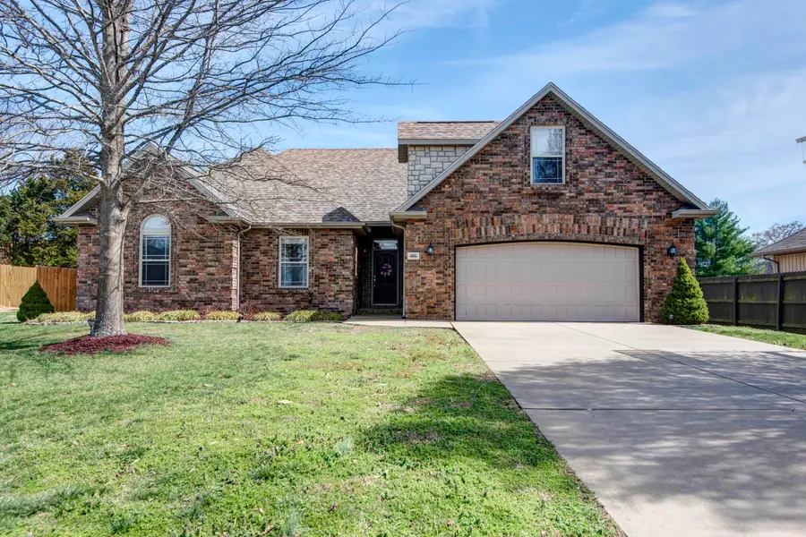 406 S Chestnut Hills Drive, Republic, MO 65738 - #2