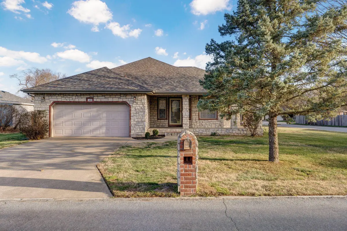 1329 W Meadowbrooke Drive, Ozark, MO 65721 - #1