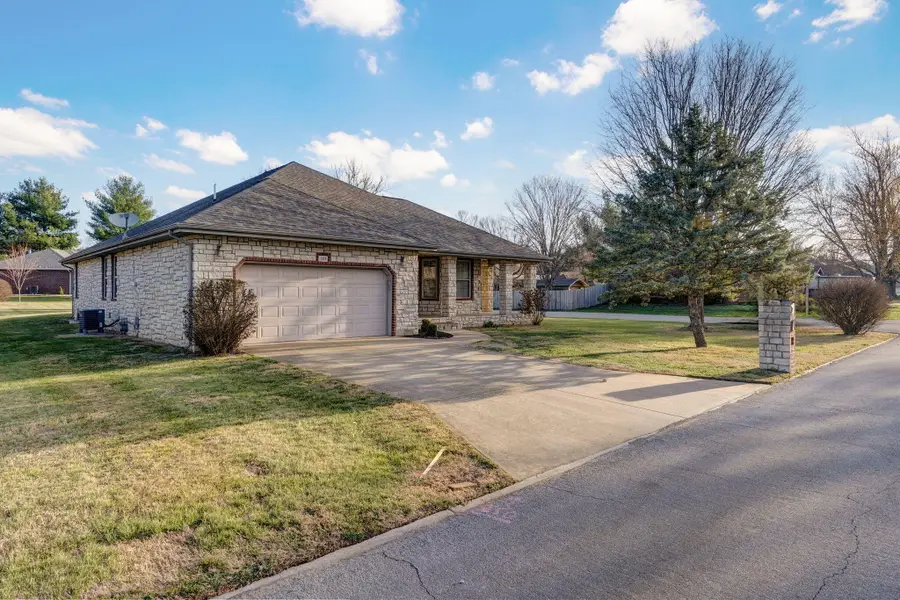 1329 W Meadowbrooke Drive, Ozark, MO 65721 - #2