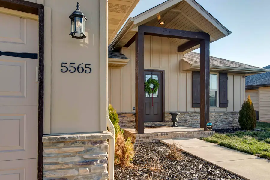 5565 W Pine Street, Springfield, MO 65802 - #2