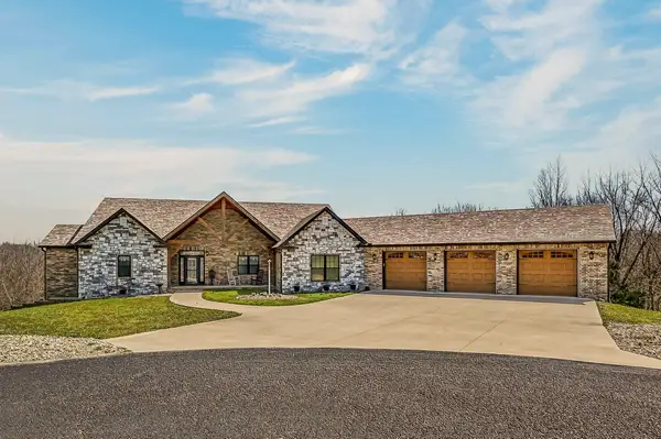 126 Twin Cavern Trail, Reeds Spring, MO 65737