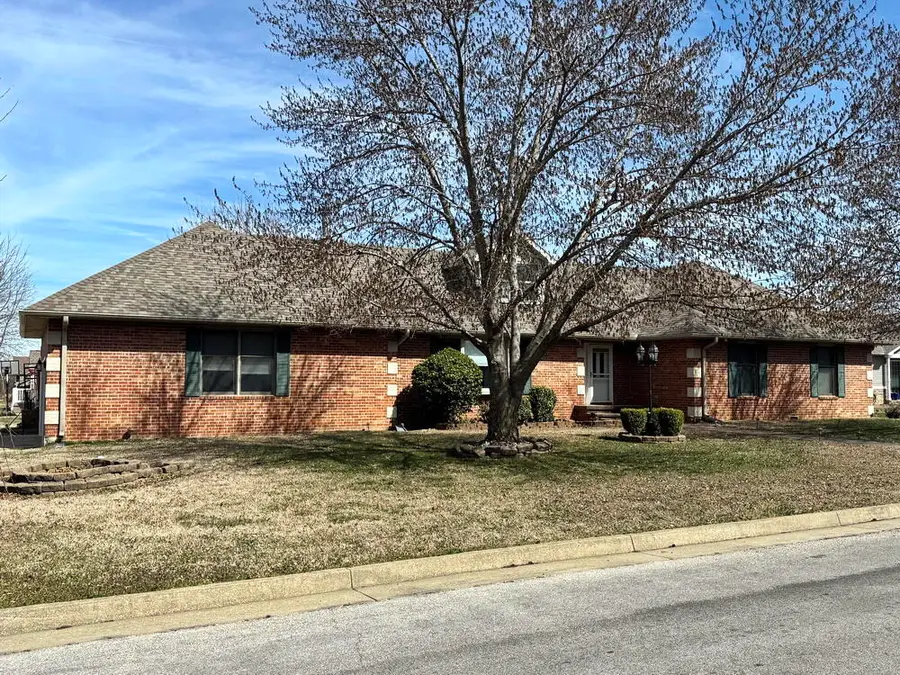 2004 N Lynn Street, Nevada, MO 64772 - #2