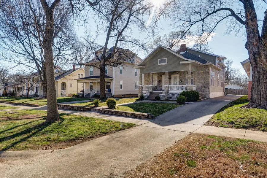 737 S Pickwick Avenue #A & B, Springfield, MO 65802 - #3