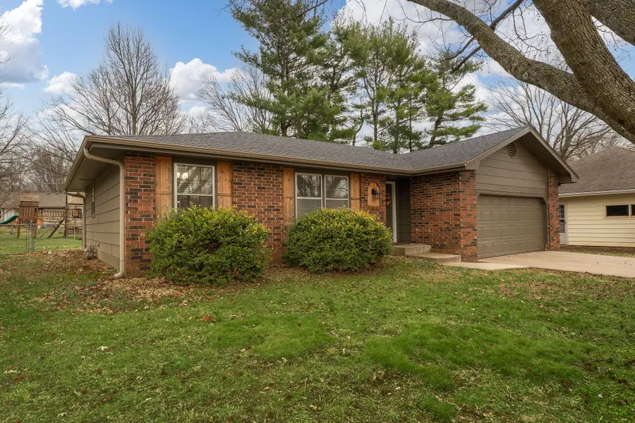 3320 S Graystone Avenue, Springfield, MO 65804 - #2