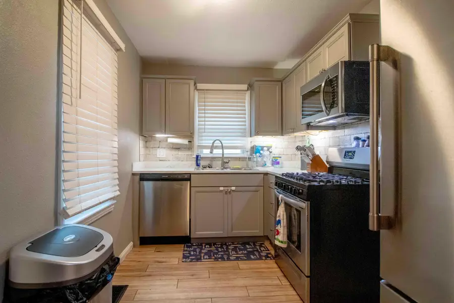 1521 W Hamilton Street, Springfield, MO 65802 - #3