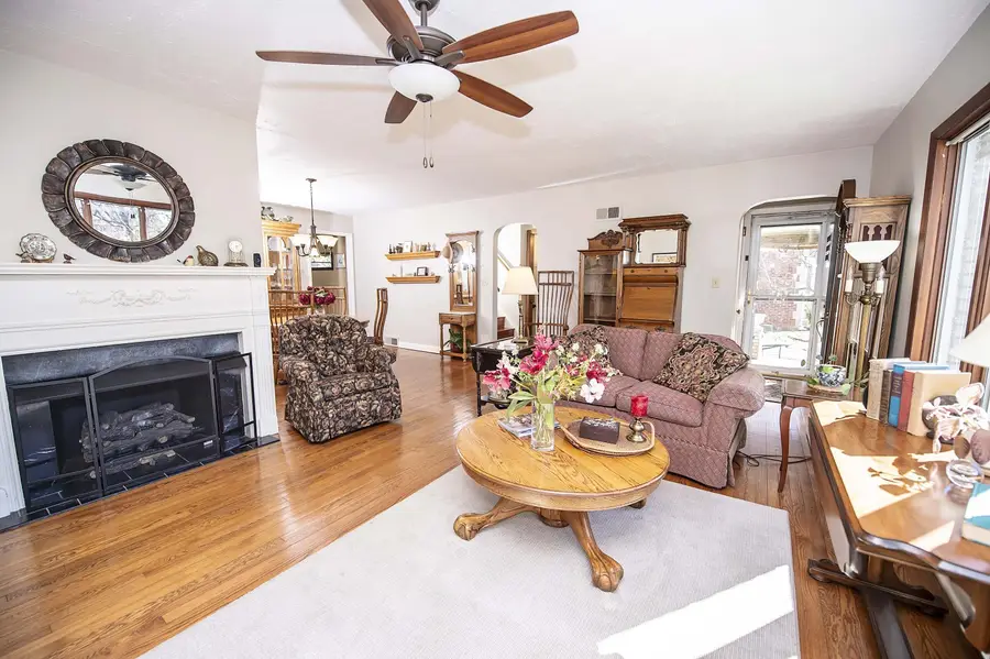 1140 S Weller Avenue, Springfield, MO 65804 - #2