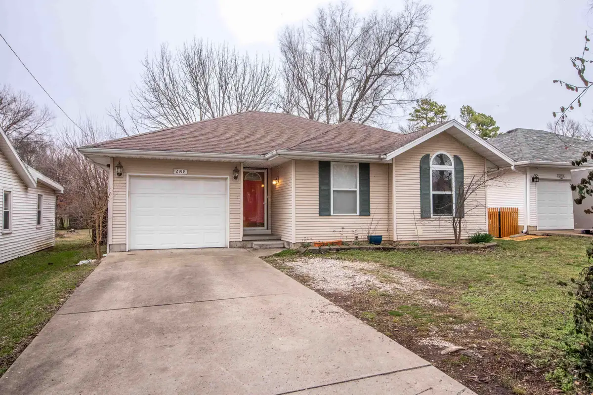 2919 W Page Street, Springfield, MO 65802 - #1