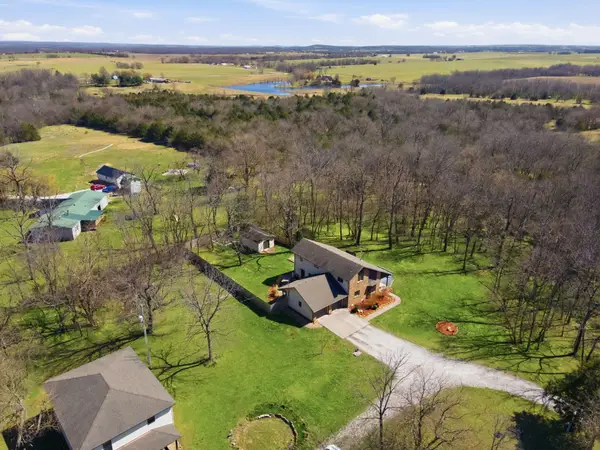 4712 S 140th Road, Bolivar, MO 65613