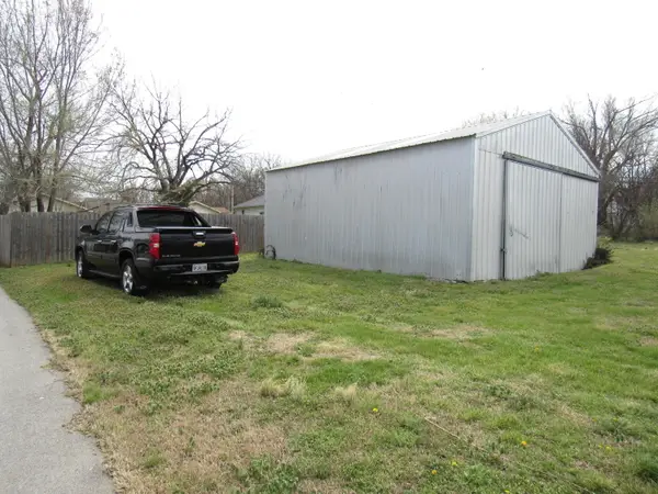 1825 W High Street, Springfield, MO 65803