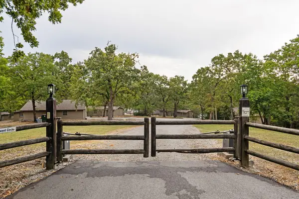 220 Bittersweet Circle, Kimberling City, MO 65686