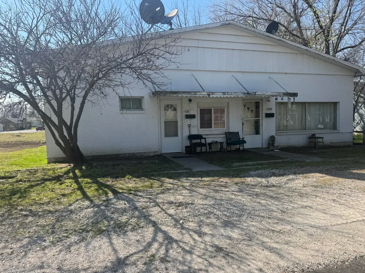 426-428 E Locust Street, Bolivar, MO 65613 - #1