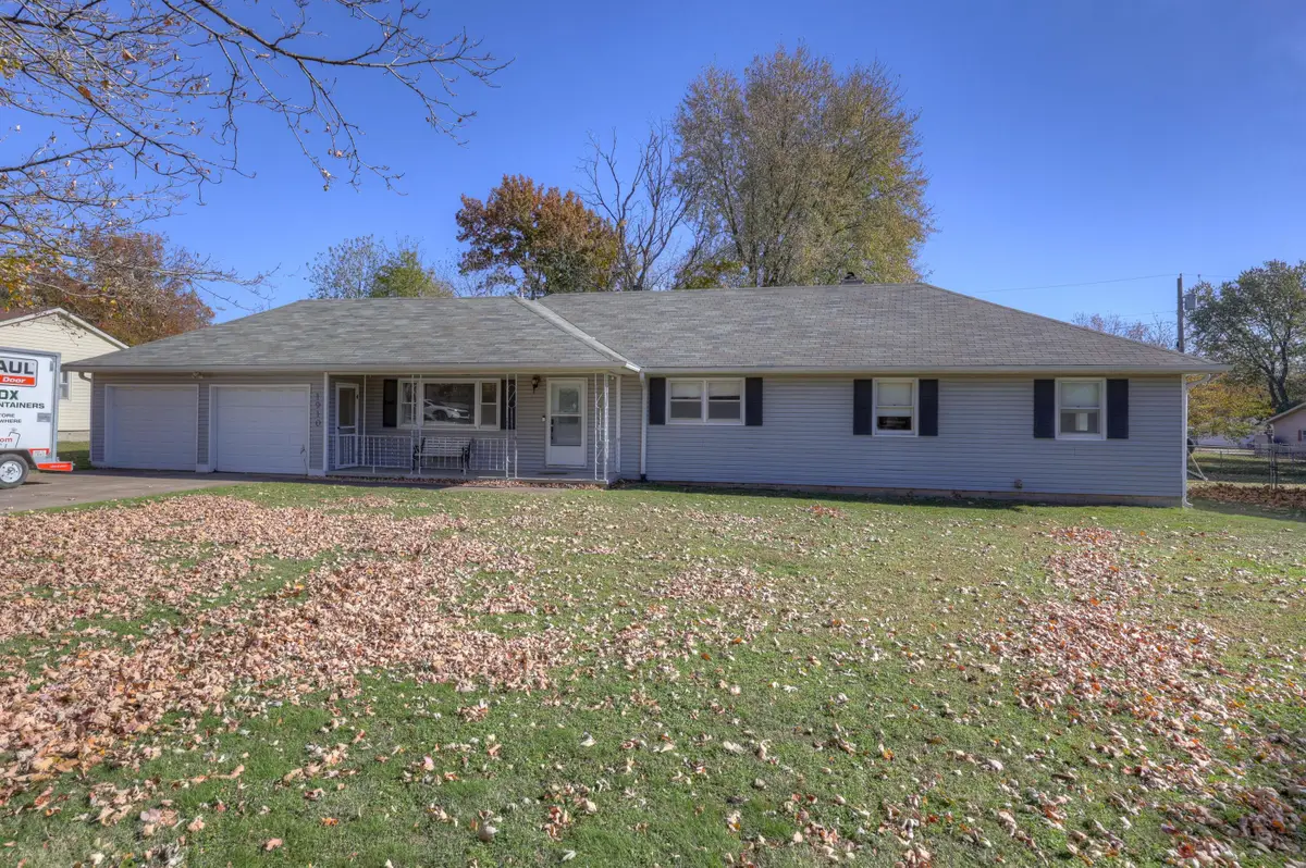 1910 Wynwood Drive, Carthage, MO 64836 - #1