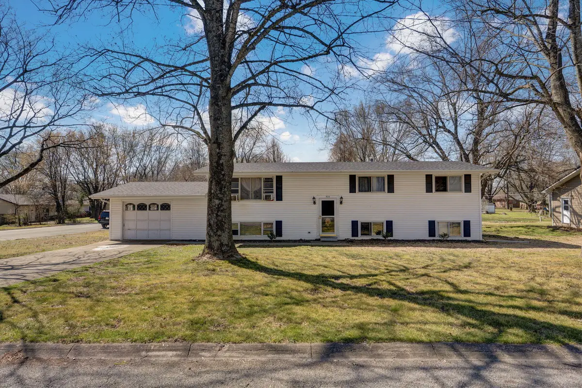 824 E Burford Street, Marshfield, MO 65706 - #1