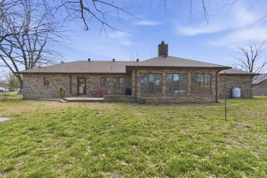 645 N Park Place, Bolivar, MO 65613 - #2