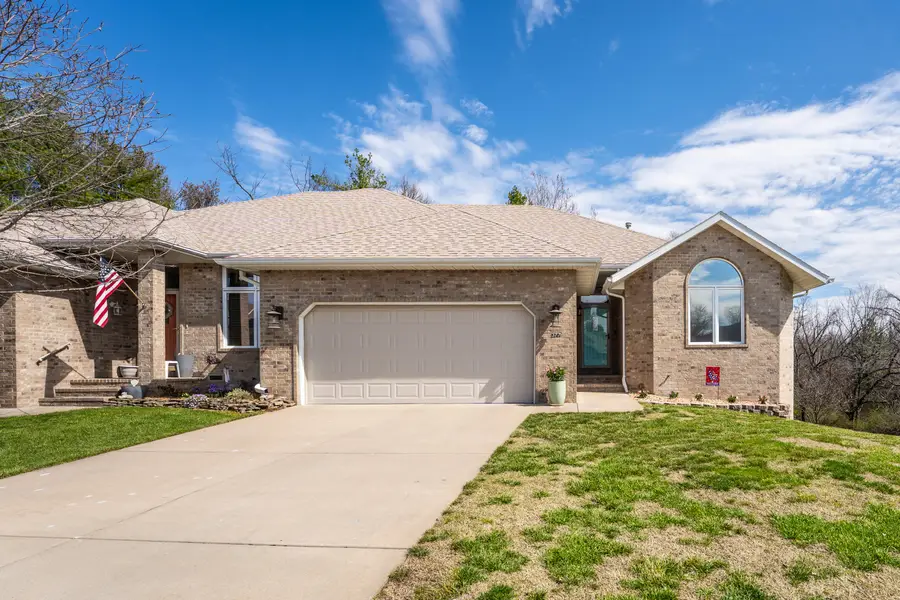 377 E Degraffenreid Street, Springfield, MO 65810 - #2