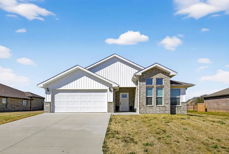 2306 N Greystone Square, Webb City, MO 64870 - #2