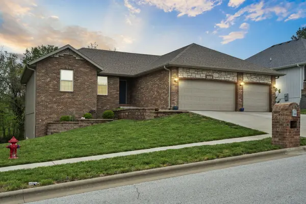 1093 E Lakota Street, Nixa, MO 65714