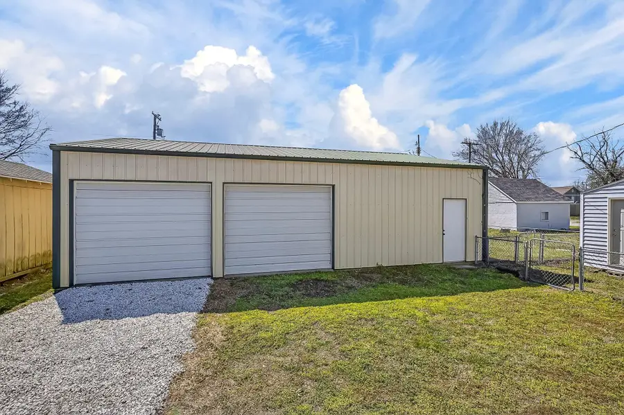 134 W College Street, Aurora, MO 65605 - #2