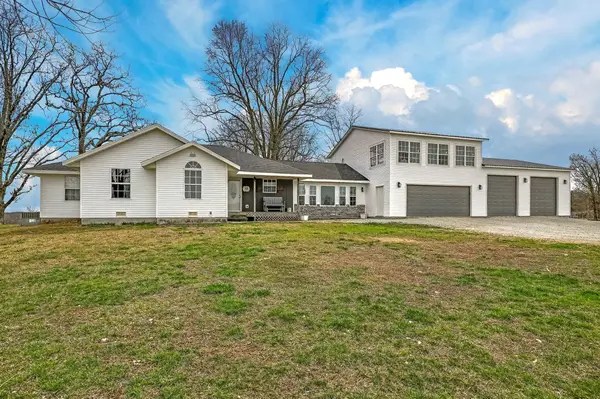 152 Quarter Horse Lane, Galena, MO 65656