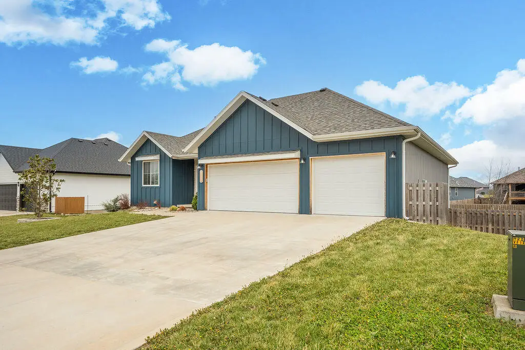 1112 S Cumberland Avenue, Republic, MO 65738 - #1