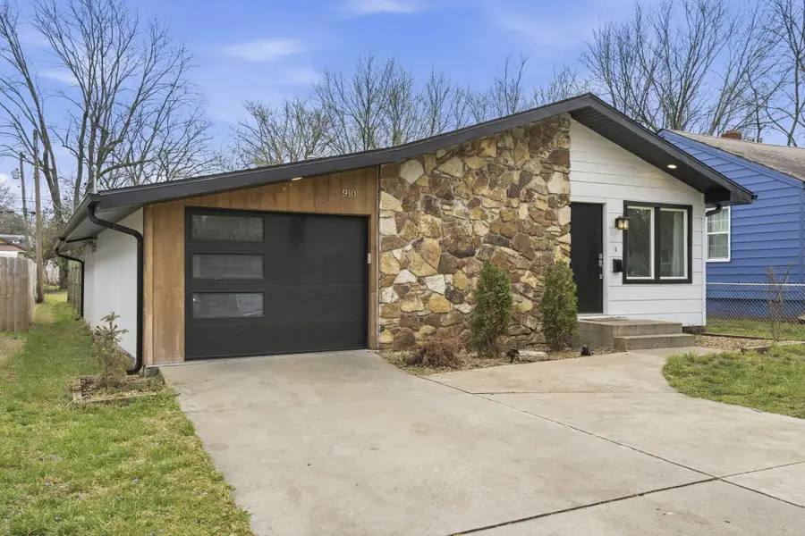 910 S Nettleton Avenue, Springfield, MO 65806 - #2