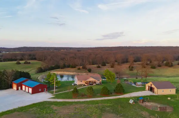 450 E 375th Road, Dunnegan, MO 65640