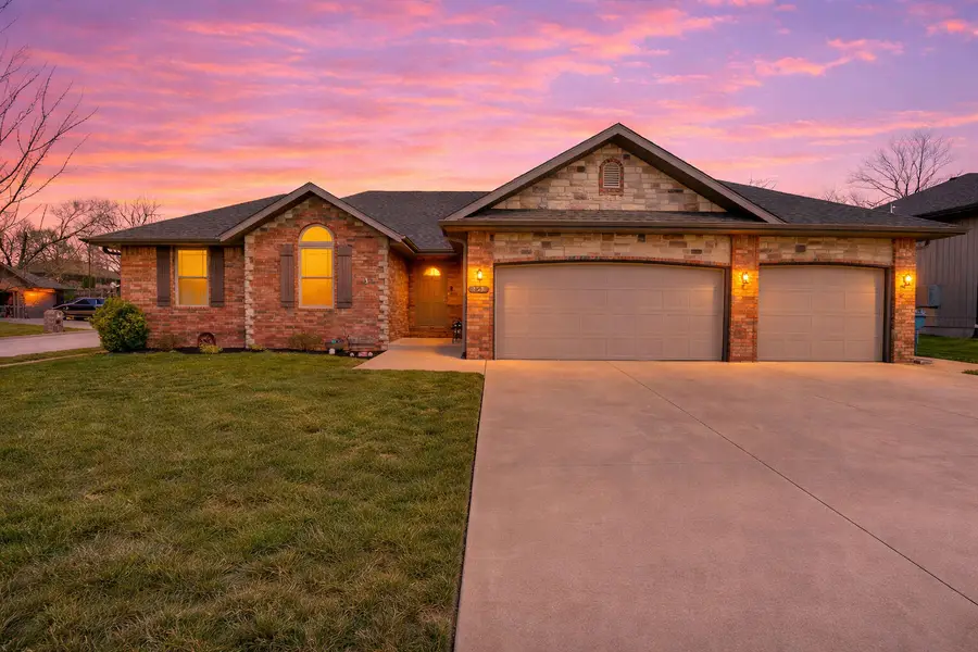 955 E Lakota Street, Nixa, MO 65714 - #2