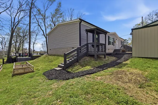 502 N Calhoun Avenue, Ash Grove, MO 65604