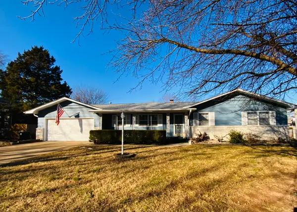 2049 S Brighton Drive, Springfield, MO 65804